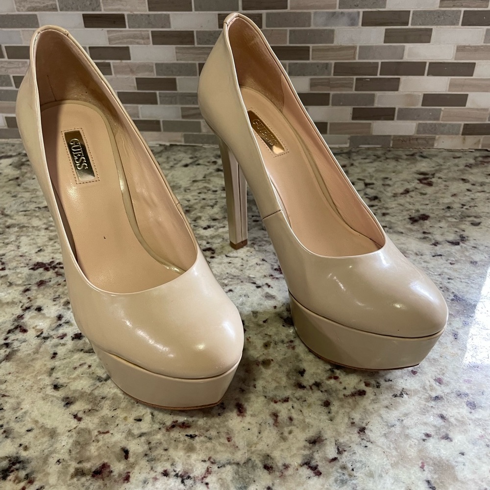 Guess cream heels size 7 condition like new